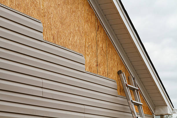 24/7 Emergency Vinyl Siding experts in Newton Center, MA
